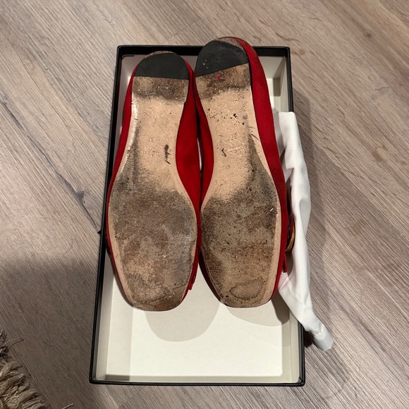 Gucci Red Flats with Gold Detail - Picture 6 of 8